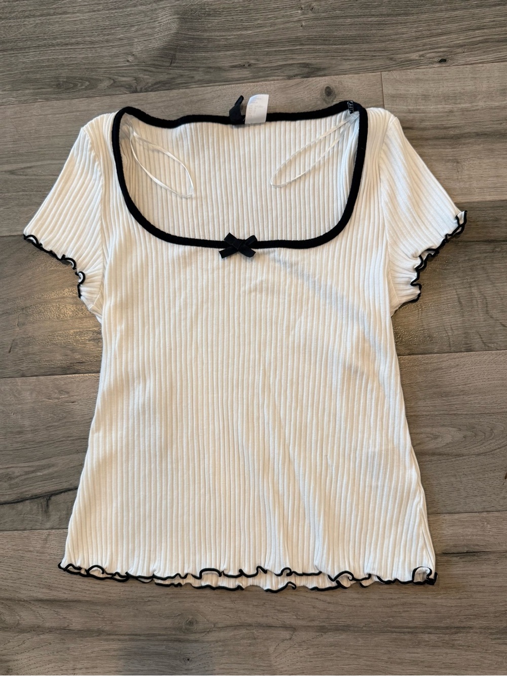 H&M White Ribbed Short Sleeve Scoop Neck Top with Black Trim